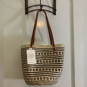Woven bucket bag